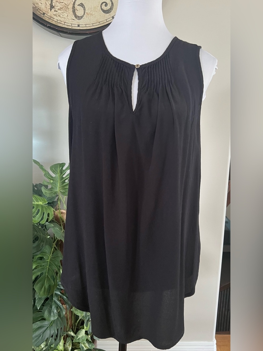 Kismet Sleeveless Pintuck Tunic Length Blouse
